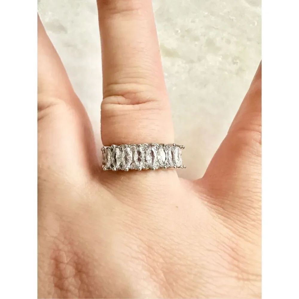 Adjustable cubic zirconia baguette ring 